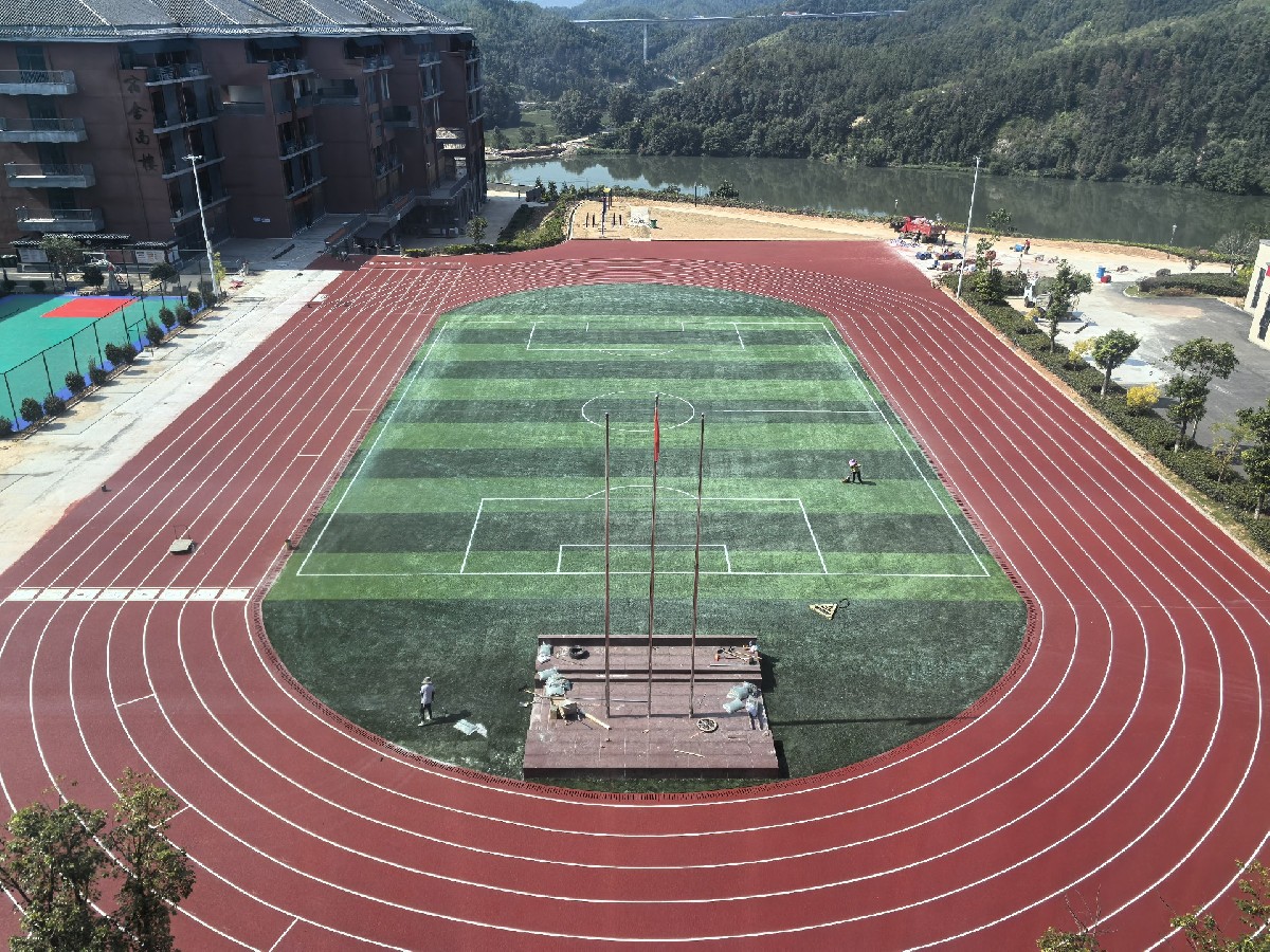 江西和君学院 半预制卷材跑道